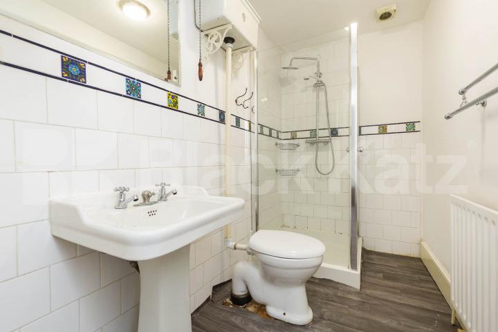 Two double bedrooms set within a period conversion by Belsize Park with a garden Howitt Road, Hampstead - Belsize Park NW3